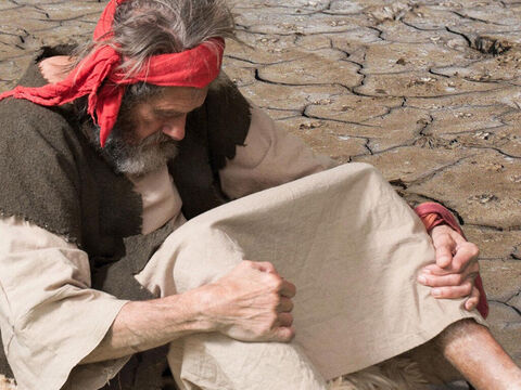 एलिय्याह ने तीसरी बार प्रार्थना की और फिर सेवक को विदा किया। – Slide número 9