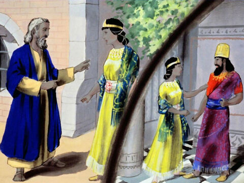 मोर्दकै रानी एस्तेर के पास गया, और उससे राजा को साजिश के बारे में बताने को कहा। – Slide número 14