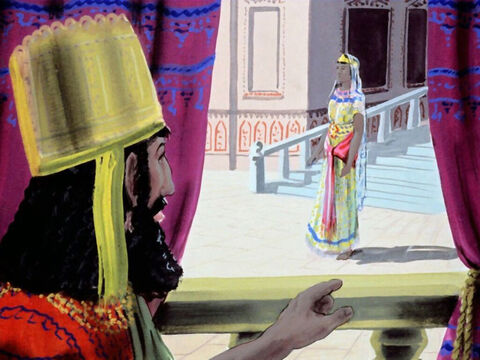 रानी एस्तेर और यहूदियों ने उन्हें छुड़ाने के लिए ईश्वर से प्रार्थना की। तब एस्तेर ने राजा को देखने के लिये अपने शाही वस्त्र पहने। बिना पूछे राजा की उपस्थिति में प्रवेश करना मृत्युदंड था। – Slide número 28