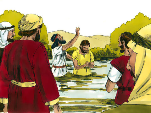 चारों ओर से लोग यूहन्ना का उपदेश सुनने के लिए जंगल में चले गए। बहुतों ने अपने पापों को स्वीकार किया और यरदन नदी में यूहन्ना से बपतिस्मा लिया। – Slide número 3