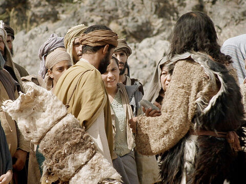 यूहन्ना ने यरदन नदी में यीशु को बपतिस्मा दिया। (मत्ती 3:1-16, मरकुस 1:1-11, लूका 3:1-22, यूहन्ना 1:1-34) – Slide número 11