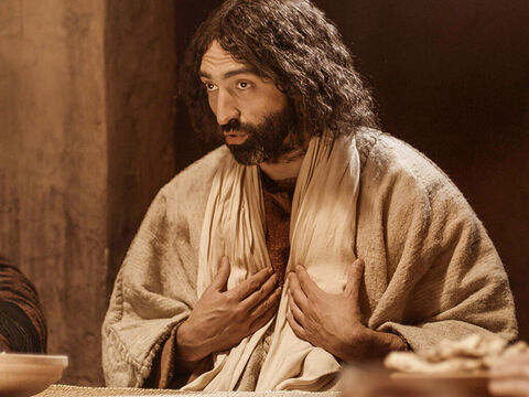 अपने शिष्यों के साथ अंतिम भोज में यीशु। (मत्ती 26:17-35, मरकुस 14:12-31, लूका 22:7-38, यूहन्ना 13:18-38) – Slide número 10