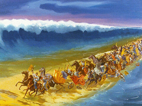 उसी समय, यहोवा ने बहुतेरे कार्य किये: रथों से पहिए निकल गए, मिस्र की सेनाओं के दल में भ्रम और घबराहट पैदा हो गया। – Slide número 40