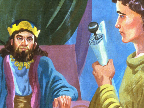 राजा अभी भी समस्या पर विचार कर ही रहा था, कि एक सेवक एलीशा भविष्यद्वक्ता की ओर से नामान के विषय में सन्देश लेकर राजा के पास आया। – Slide número 31