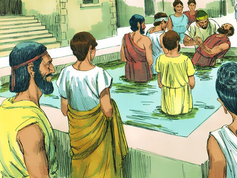 कुरिन्थुस के बहुत से अन्य लोगों ने भी पौलुस को सुना, विश्वास किया और बपतिस्मा लिया। – Slide número 7