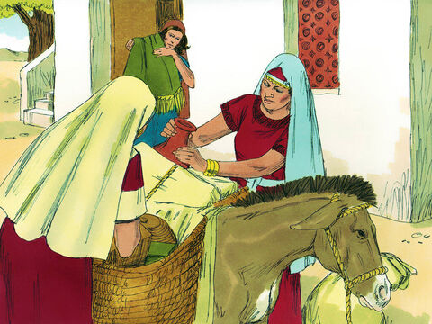 जब नाओमी ने सुना कि यहोवा ने बेतलेहेम में लोगों के लिए भोजन उपलब्ध कराया है तो उसने लौटने का निश्चय किया। तीनों विधवाओं ने अपना सामान बांध लिया। – Slide número 5