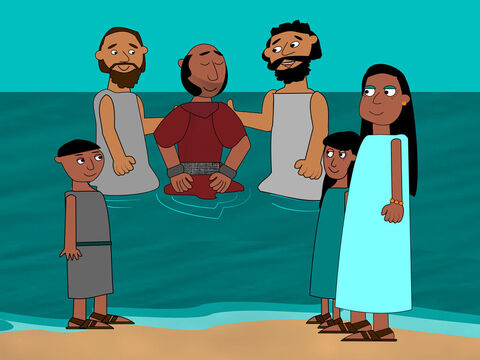 दारोग़ा ने पौलुस और सीलास की देखभाल की। उसने उनके घाव धोये और फिर उसने और उसके पूरे परिवार को बपतिस्मा दिया गया। – Slide número 15