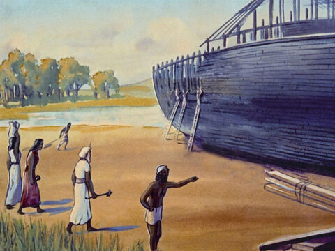 इसलिए परमेश्वर ने एक सैलाब भेजने की सोची और नूह से एक जहाज बनाने को कहा। – Slide número 7
